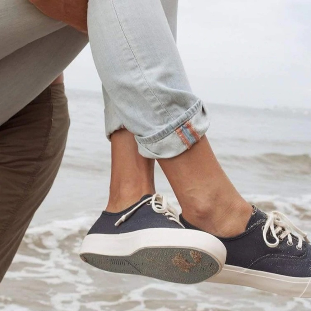 SeaVees Legend Sneakers in Navy